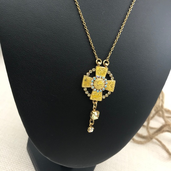 ๐ Matching Set Cross Dangle Earrings + Necklace - Picture 5 of 8